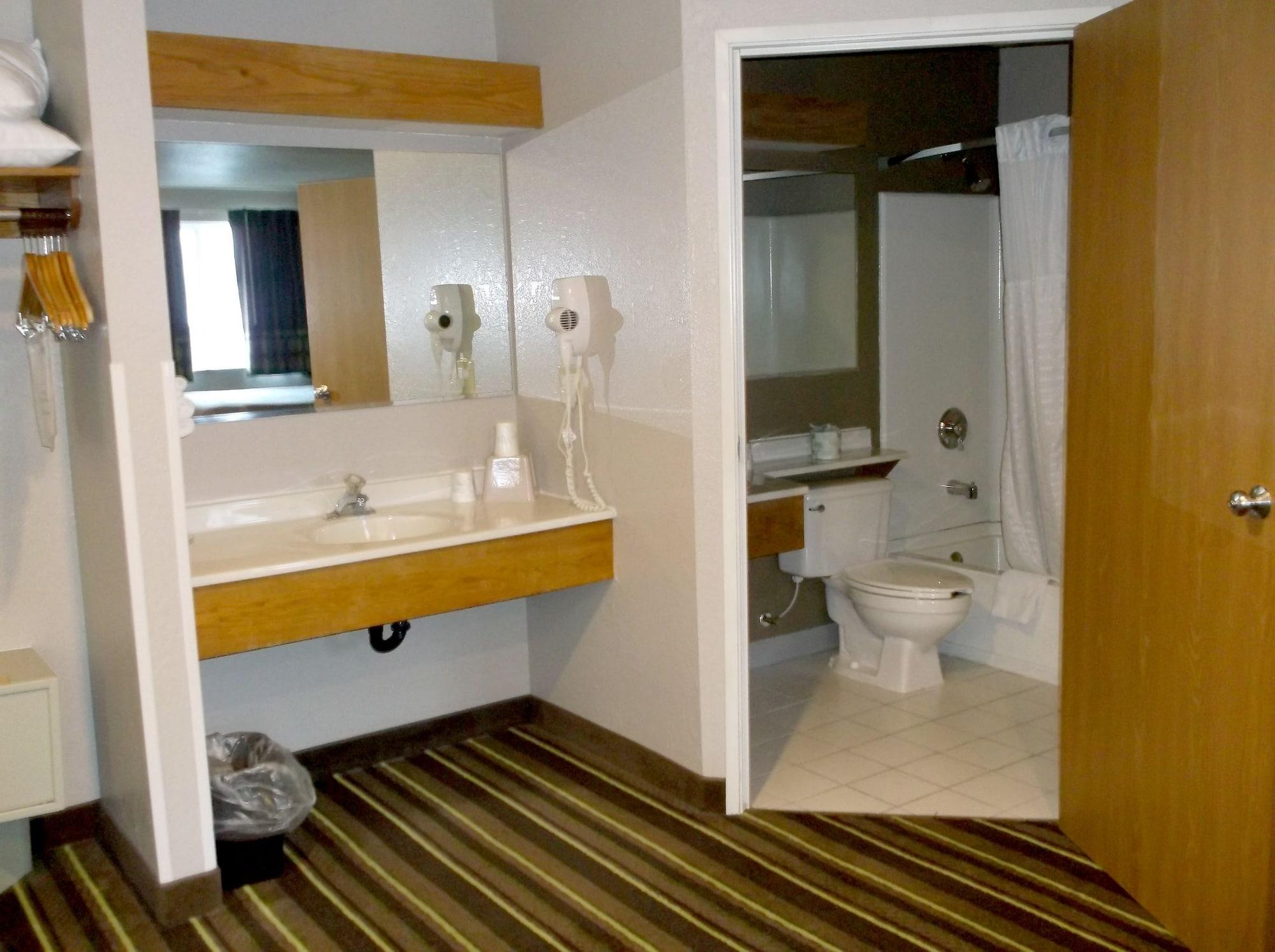 Super 8 By Wyndham Brookings Hotel Luaran gambar