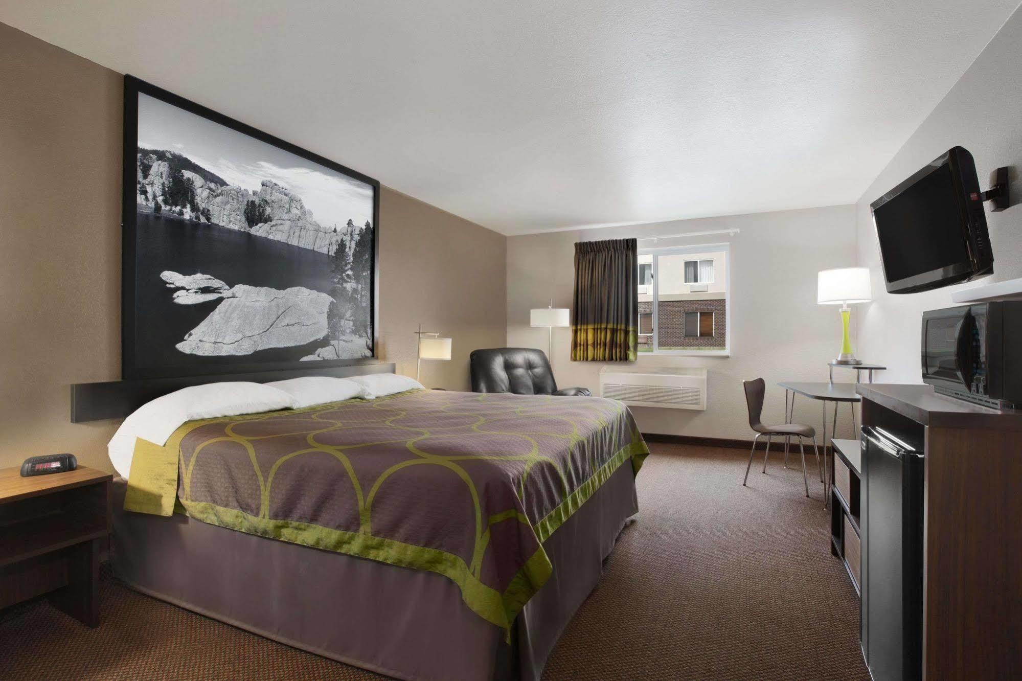 Super 8 By Wyndham Brookings Hotel Luaran gambar